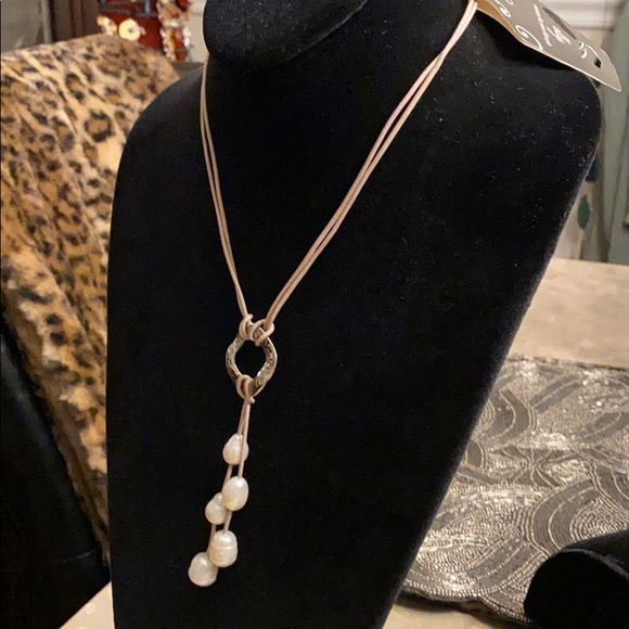Elly Necklace with Faux Leather and Pearls - Picture 2 of 4